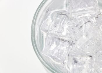 Eiswürfelmaschinen erklärt: Funktionsweise, Technik und Praxistipps