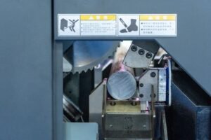Glattmesser und Wellenschliff: Welche Messer kommen bei Brotschneidemaschinen zum Einsatz?