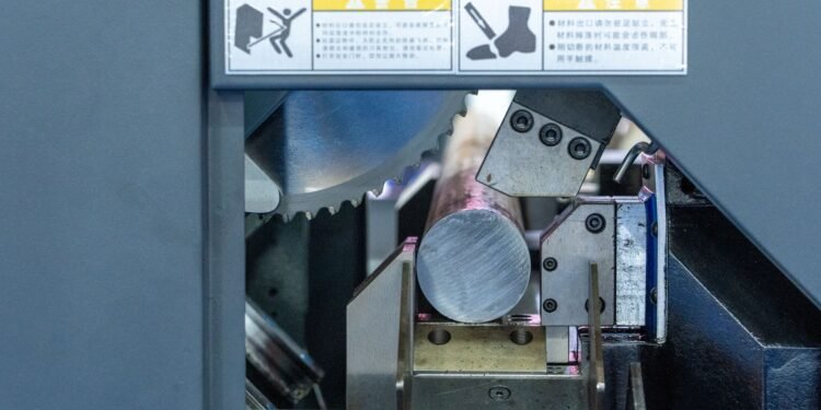 Glattmesser und Wellenschliff: Welche Messer kommen bei Brotschneidemaschinen zum Einsatz?