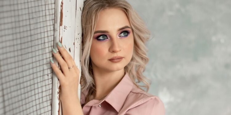 Make-up-Flecken entfernen: Was wirklich funktioniert (mit Hausmitteln & Produkten)