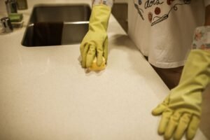 Ölflecken aus Kleidung entfernen: Was wirklich funktioniert