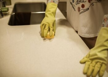 Ölflecken aus Kleidung entfernen: Was wirklich funktioniert
