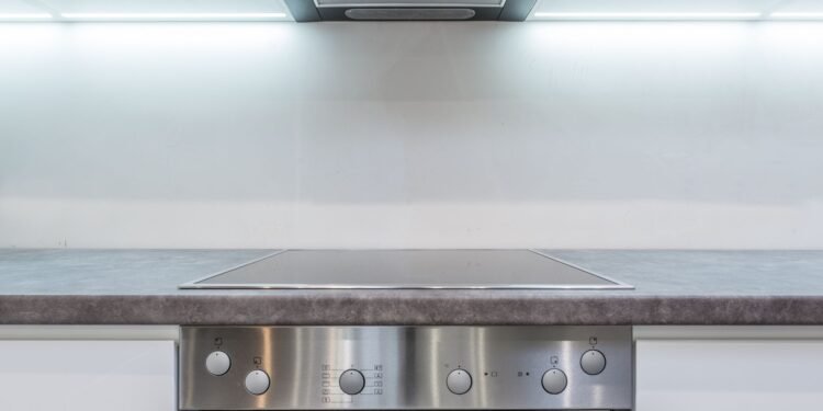 Pyrolyse: So funktioniert die Selbstreinigung im Backofen wirklich