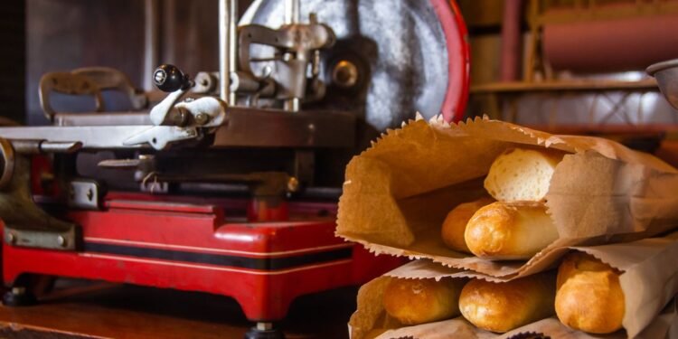 Brotschneidemaschinen erklärt: Aufbau, Funktionsweise und Bauteile im Überblick