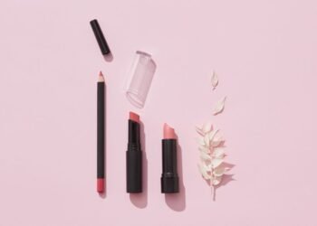 Make-up-Flecken entfernen: Was wirklich funktioniert (mit Hausmitteln & Produkten)