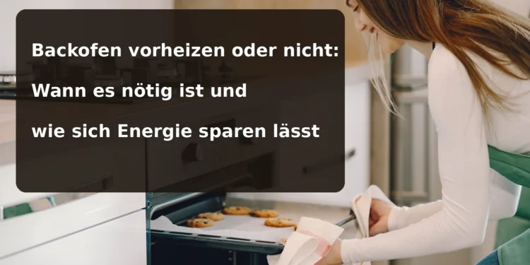 Frau nimmt ein Backblech aus einem Haushaltsbackofen; eingeblendet ist der vollständige Artikeltitel