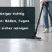 Markenloser Dampfreiniger säubert einen Fliesenboden im Bad; eingeblendet ist der vollständige Artikeltitel